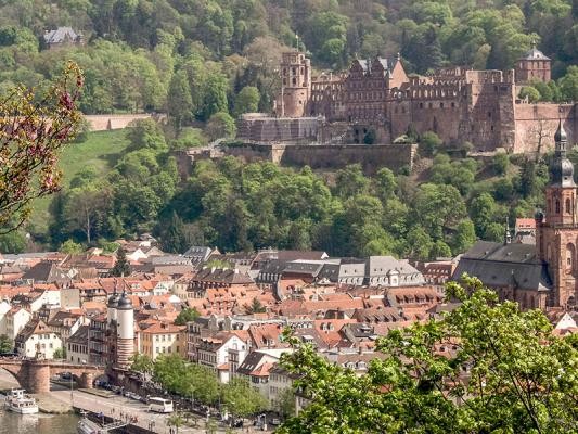 Blick auf Heidelberger Schloss und Altstadt vom Philosophenweg 