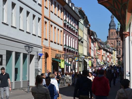 Blick in Heidelbergs Fußgängerzone 