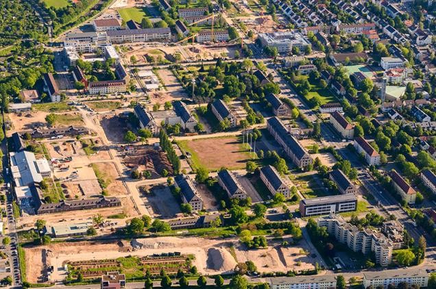 Das ehemalige Mark Twain Village und die Campbell Barracks von oben.