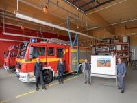 Beim Ortstermin im Wieblinger Feuerwehrhaus am 7. Juni 2021 (v. l.): Frank Karlein, Abteilungskommandant Freiwillige Feuerwehr Wieblingen, Umweltamtsleiterin Sabine Lachenicht, Klimabürgermeister Raoul Schmidt-Lamontain und Oberbürgermeister Prof. Dr. Eckart Würzner. 