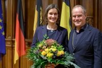 Oberbürgermeister Eckart Würzner mit Martina Pfister bei der offiziellen Amtseinführung; Foto: Rothe