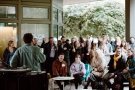 Publikum bei der Veranstaltung Fensterlunch (Foto: Felix Huth)