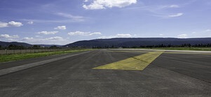 Blick auf die ehemalige Fluglandebahn auf dem Heidelberger Airfield.