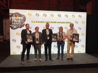 Stephan Grupe (links, Projektleiter der städtischen Entwicklungsgesellschaft Patton Barracks) mit anderen Preisträgerinnen und Preisträgern bei der Verleihung der Brownfield-Awards in Leipzig. (Foto: CMD Smith/ Franke)