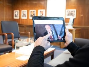 Dauerausstellung im MTC, Blick ins Kommandantenzimmer mit Tabletinhalt (Foto: Buck)