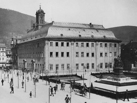 13_bild_historische_Stadtansichten_08_Uniplatz_Quelle_Archiv