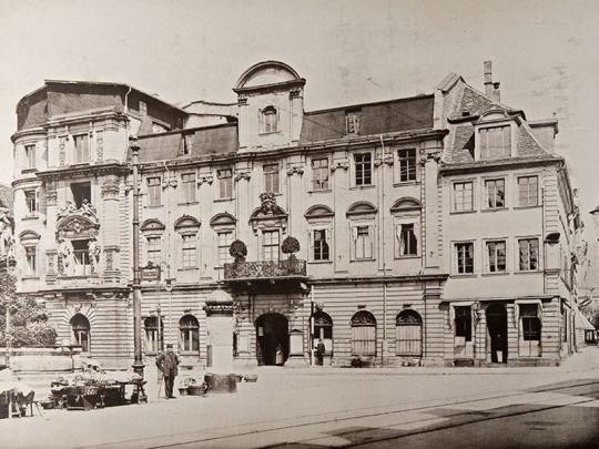 13_bild_historische_Stadtansichten_10_Rathaus_Quelle_Archiv