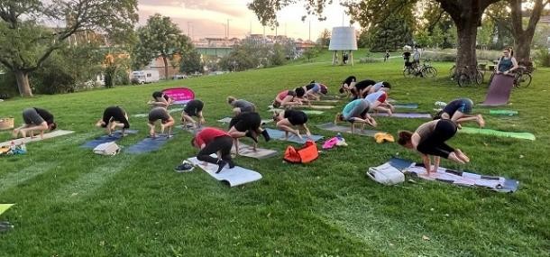 „Sport im Park“ auf der Grünanlage am Römerbad