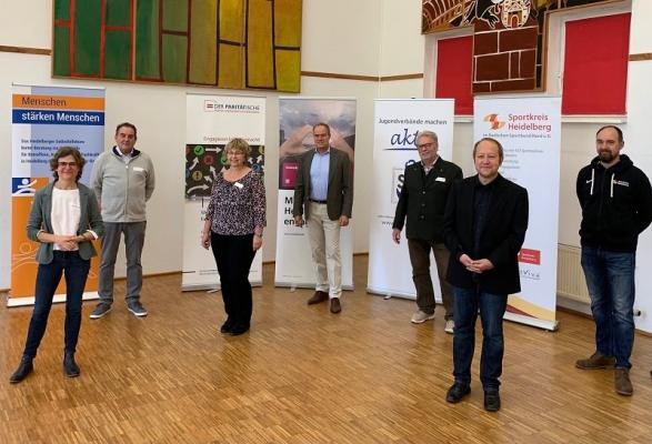 Gruppenfoto der Partnerinnen und Partner beim Vereinsforum. 