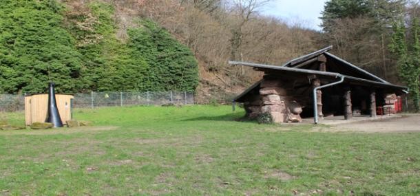HellenbachHellenbachgrillhütte (Foto: Stadt Heidelberg) Hellenbachgrillhütte mit Trockentoilette