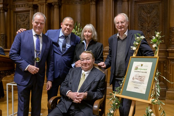 Gruppenfoto um Wolfgang Marguerre.