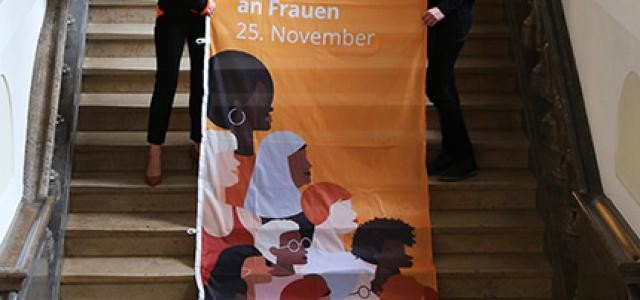 Flagge gegen Gewalt an Frauen