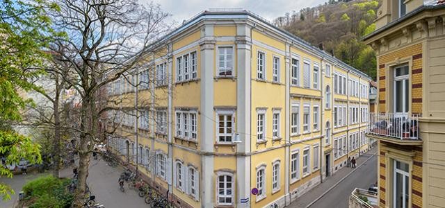 Hölderlin-Gymnasium in der Altstadt Heidelberg: Die Generalsanierung und Erweiterung des aus sechs Gebäuden bestehenden Gesamtkomplexes in der Altstadt ist die derzeit größte Modernisierungsmaßnahme.  (Foto: Rothe)
