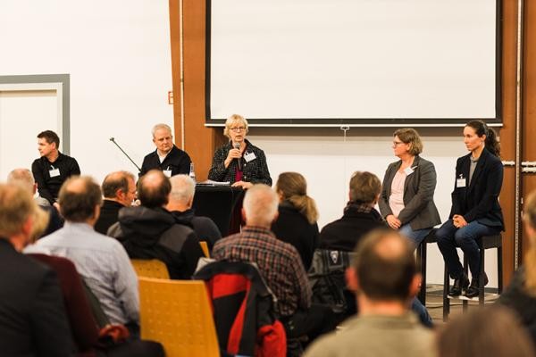 Diskussion im Plenum der Informationsveranstaltung