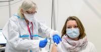 Eine Frau wird gegen Corona geimpft. (Foto: Rothe) Eine Frau wird gegen Corona geimpft.