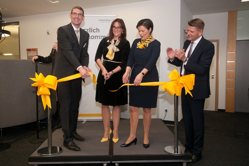 Offizielle Eröffnung: vlnr. Jochen Bräuer, Gabriela Bender, Andrea Habermann, Frank Nierhaus (Foto: Commerzbank).