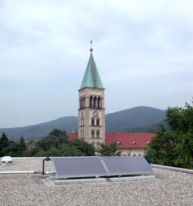 Thermische Solaranlage auf dem Dach der Mönchhof-Kepler-Realschule (Foto: Stadt Heidelberg)