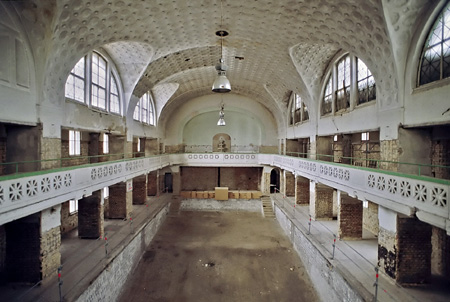 Blick ins Alte Hallenbad (Foto: Rothe)