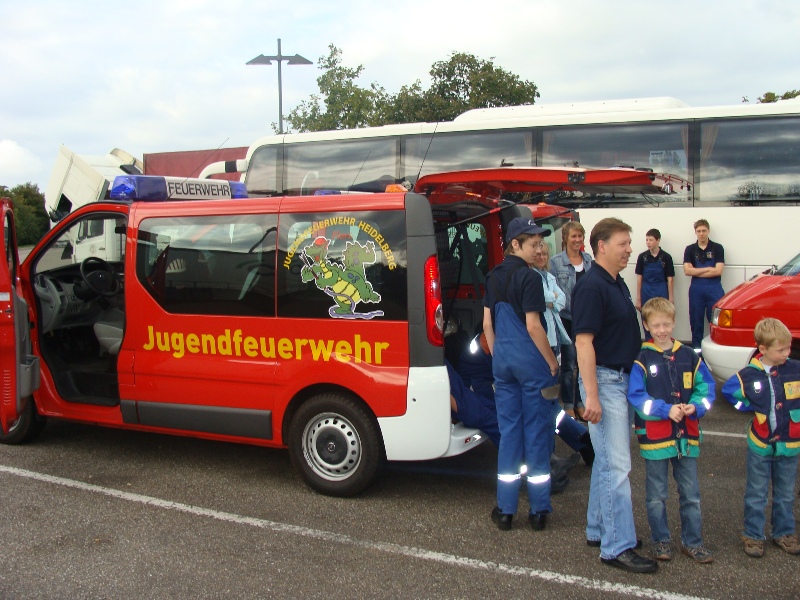 Die Jugendfeuerwehr trifft sich zur Abfahrt nach Pfullingen (Foto: Feuerwehr Heidelberg) Die Jugendfeuerwehr trifft sich zur Abfahrt nach Pfullingen (Foto: Feuerwehr Heidelberg)