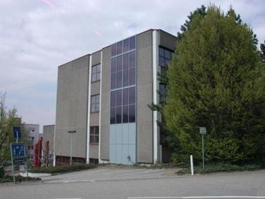 Thermische Solaranlage an der Fassade der Hotelfachschule (Foto: Stadt Heidelberg)