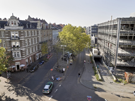 Blick in die Bahnhofstraße und auf Justizgebäude (Foto: Rothe)