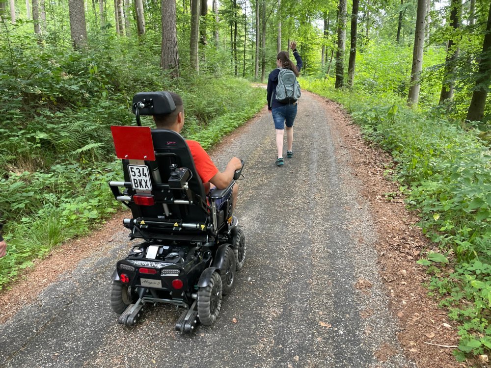 Barrierefrei die Natur erleben: Wandern mit dem E-Rolli