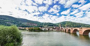 Die Alte Brücke in Heidelberg. 