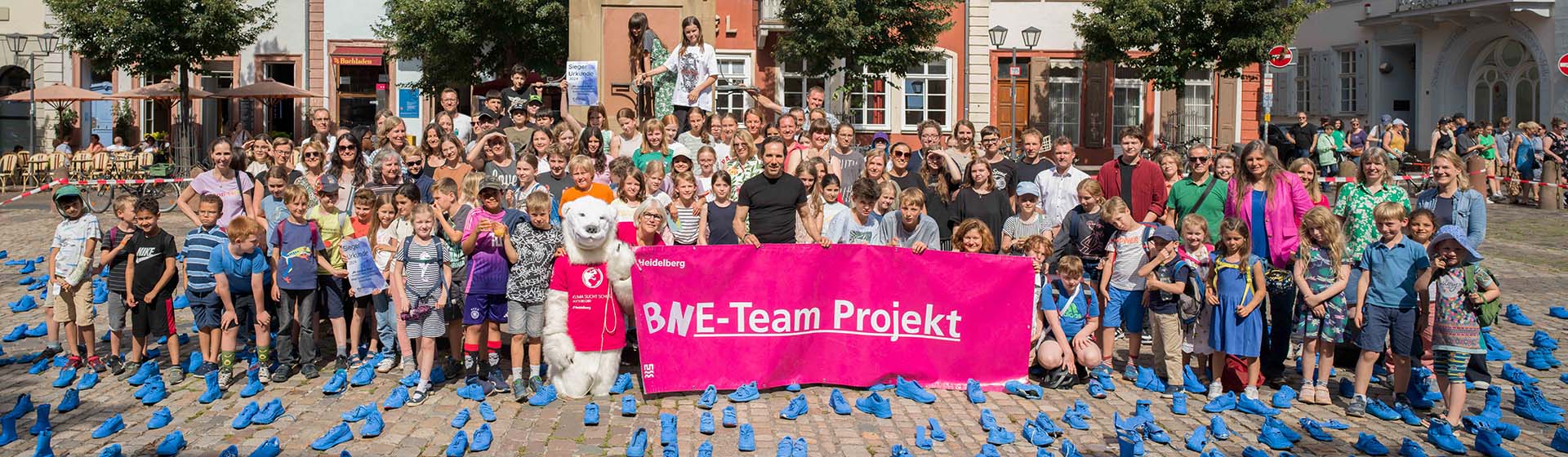 Gruppenfoto bei der Prämierungsfeier für die BNE-Teams