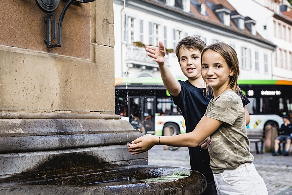 Privatpersonen. (Foto: Heidelberg Marketing GmbH) Kinder am Brunnen.