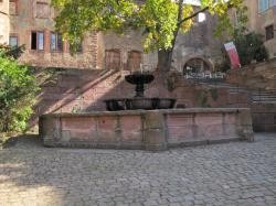 Schalenbrunnen Schlosshof